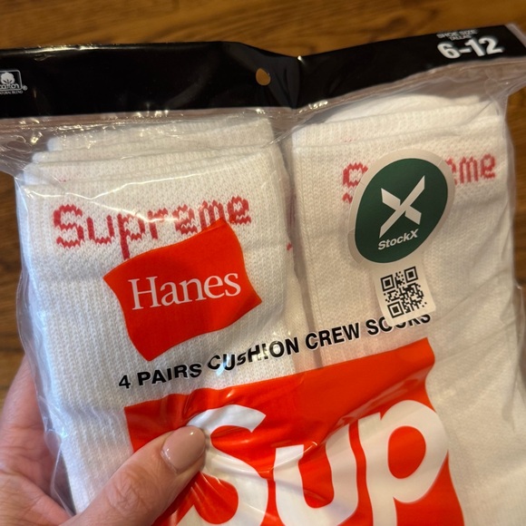 Supreme Other - Men’s Hanes x Supreme White Cushion Crew Socks - 4 Pack